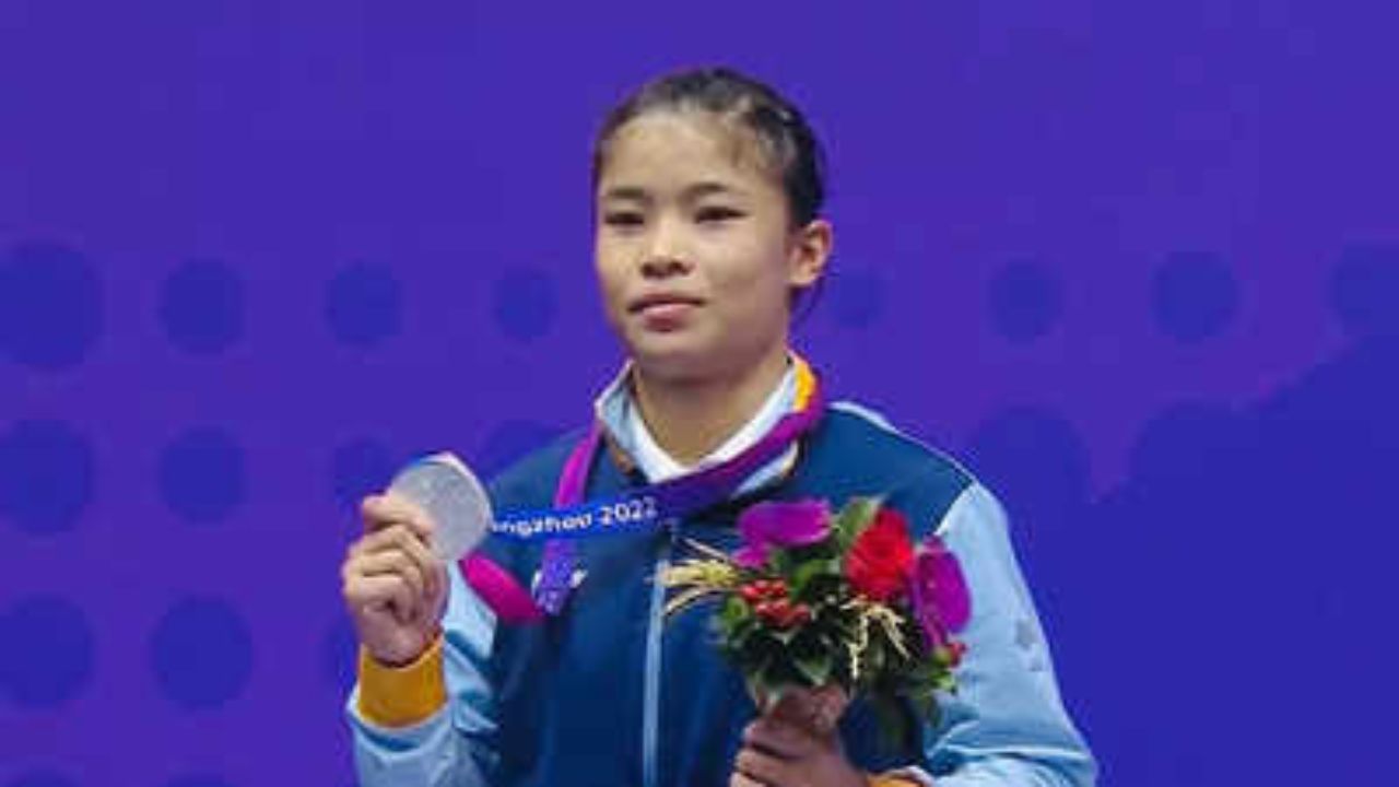 Usthadian Academy / Naorem Roshibina Devi Crowned Female Wushu Athlete Of The Year